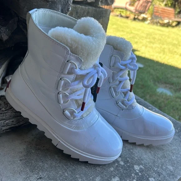 Sorel White Ankle Boots with Red Accents - Picture 7 of 16